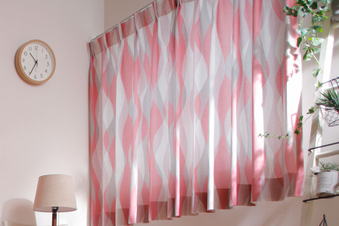 北欧風のウェーブ柄【腰高窓】<br>スイムピンク［等倍柄］ | 商品詳細