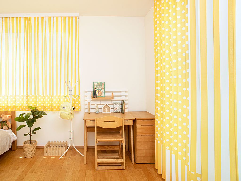 子供部屋にぴったり！ひまわりのようなこっくりとした黄色が