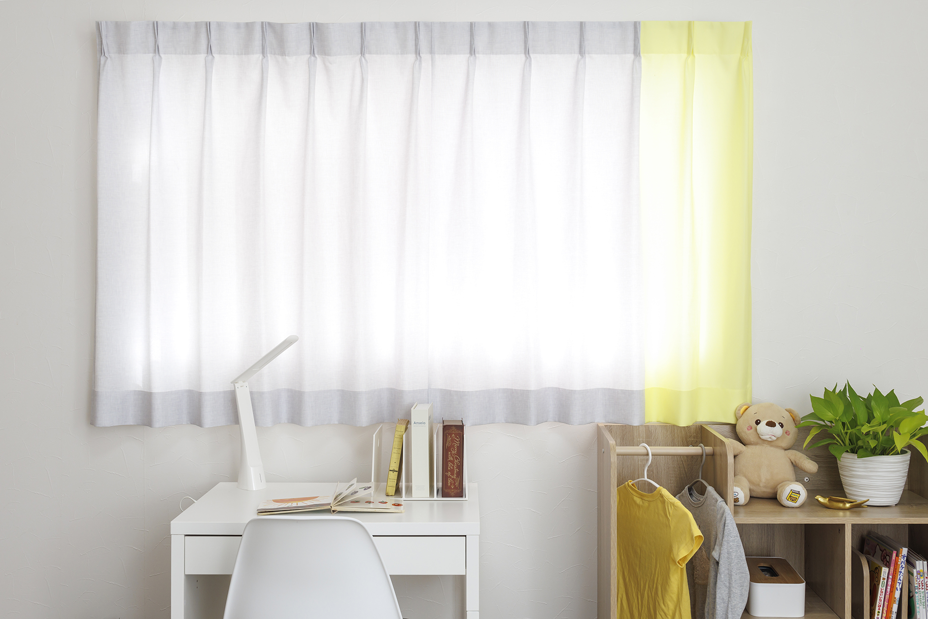 NEW】トレンドを取り入れたくすみ系イエロー｜遊び心あふれる子ども