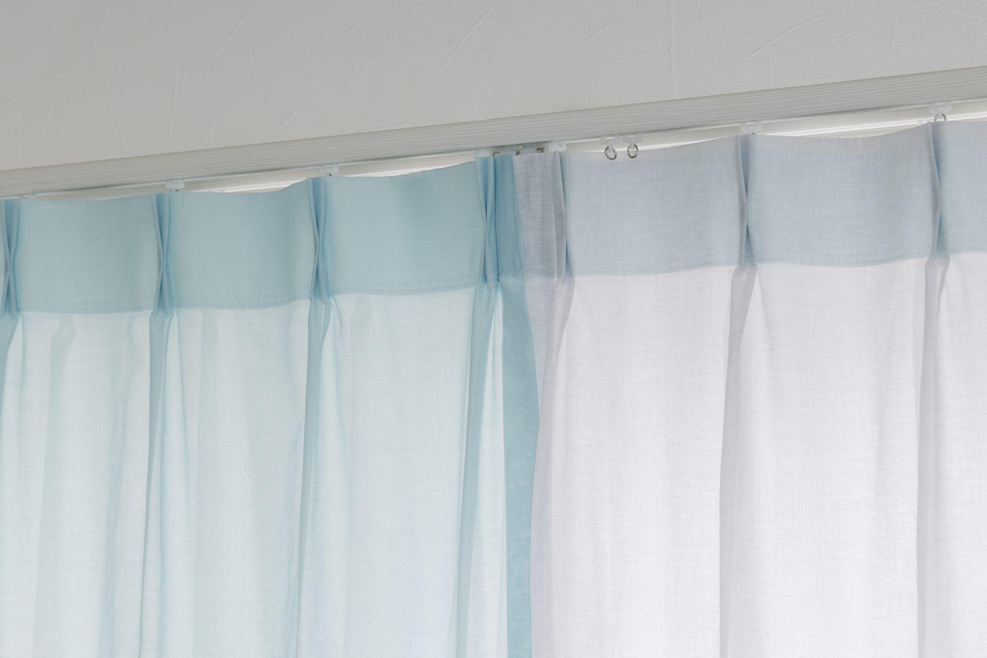 【レース　カフェカーテン】青系統/くすんだ薄い水色　ハンドメイド  リメイクにも レース カフェカーテン】青系統/くすんだ薄い水色 ハンドメイド