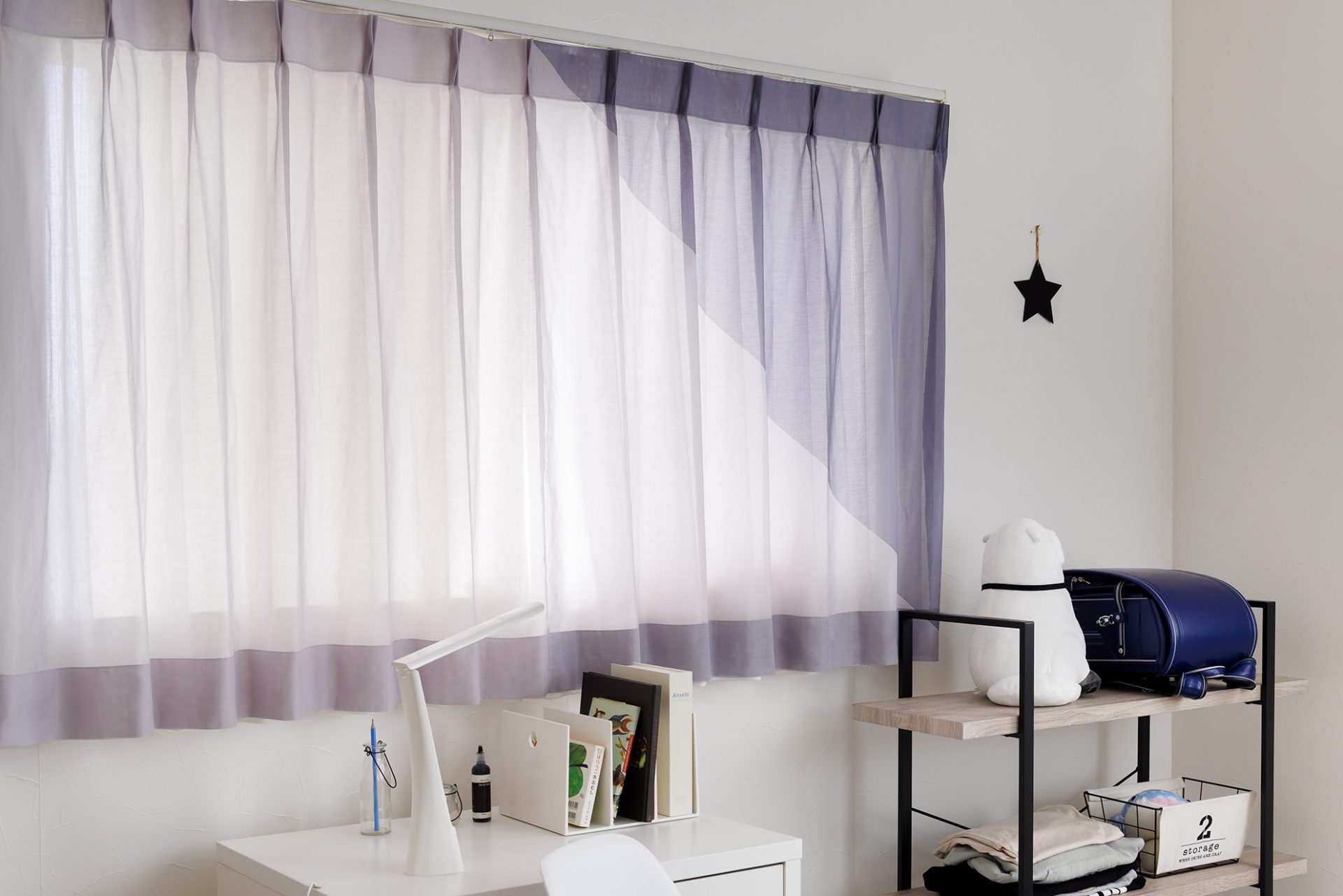 NEW】クールなスタイルを演出するくすみ系グレーのレースカーテン